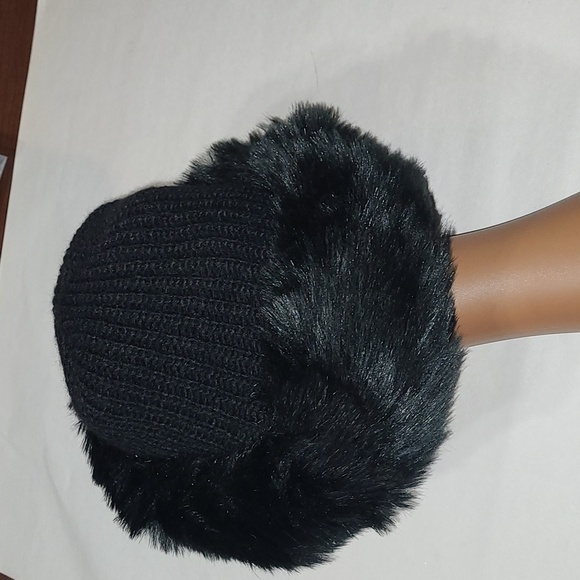 Women\'s Winter Furry Pull-on Hat NWOT
